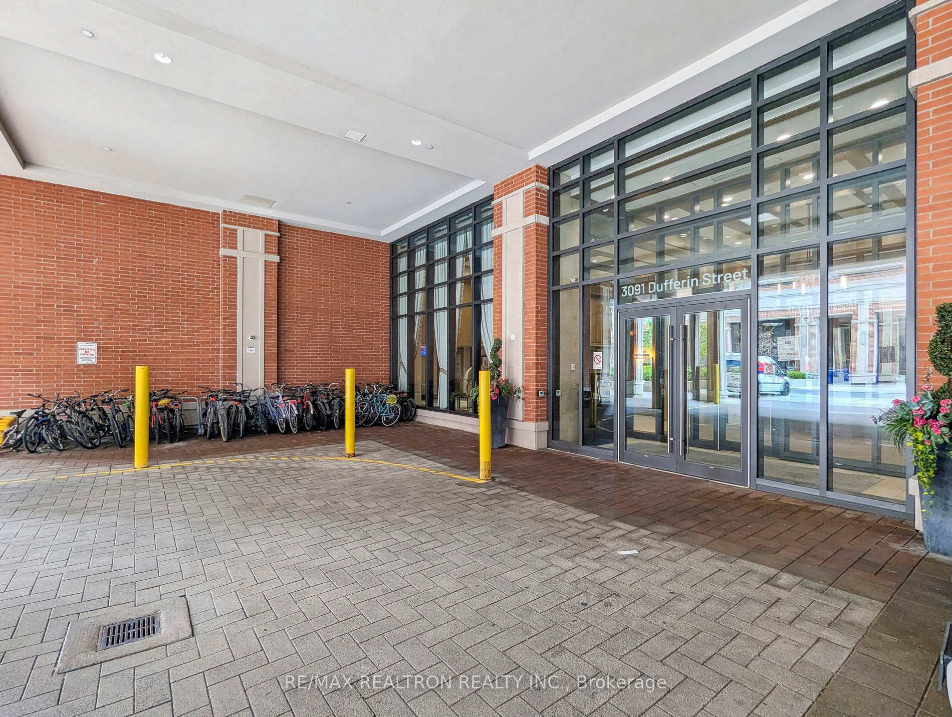 2 Bedrooms Condo at 3091 Dufferin, Toronto For sale