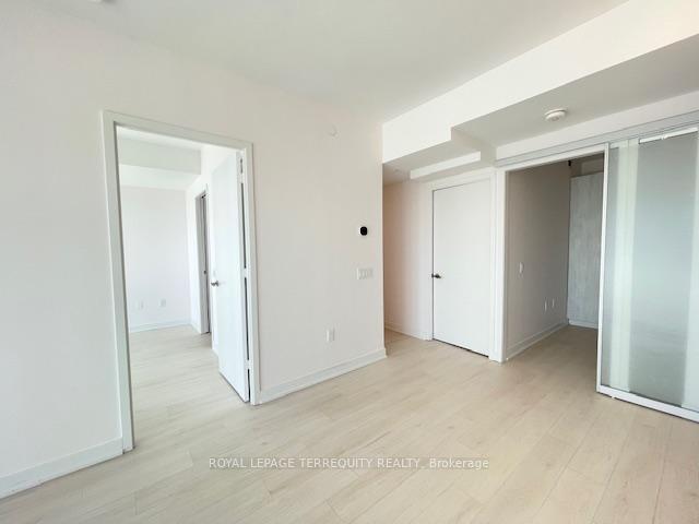 2 Bedrooms Condo at 3900 Confederation, Mississauga For sale