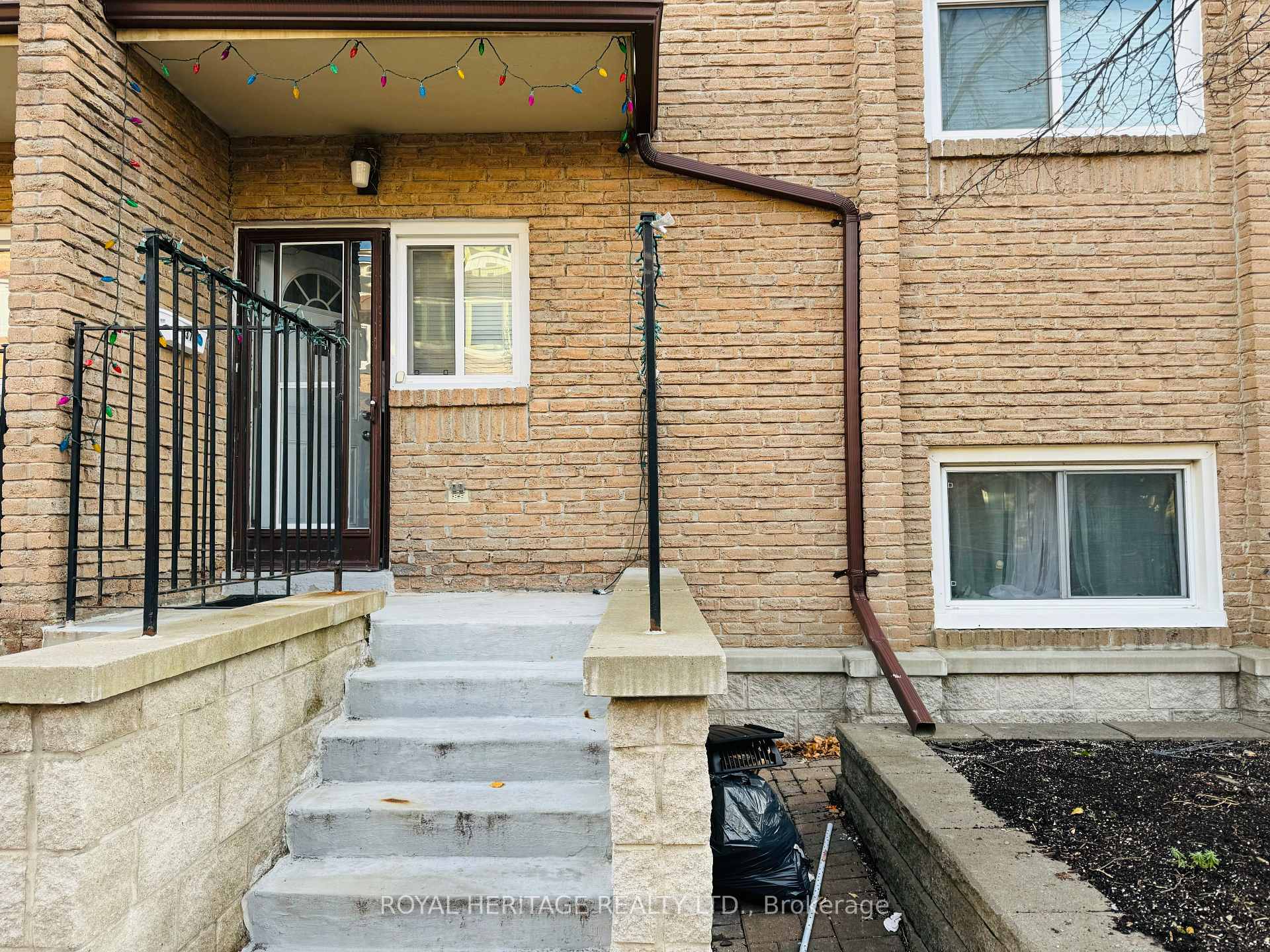 3 Bedrooms Condo at 50 Golf Club,  Toronto For sale