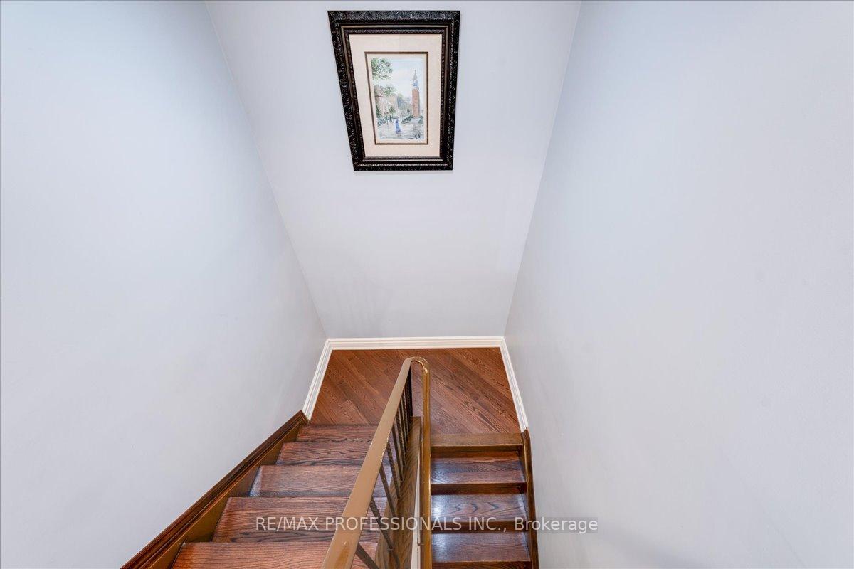 3 Bedrooms Condo at 600 Silver Creek,  Mississauga For sale