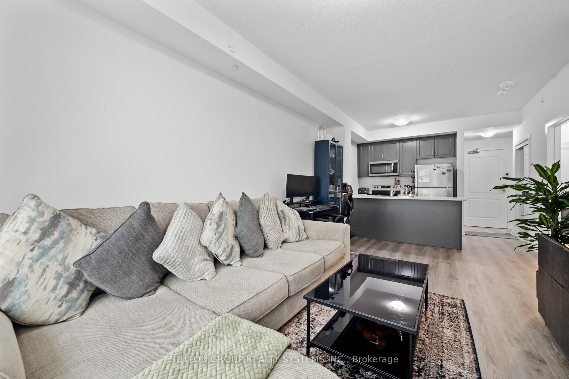 2 Bedrooms Condo at 460 Dundas, Hamilton For sale