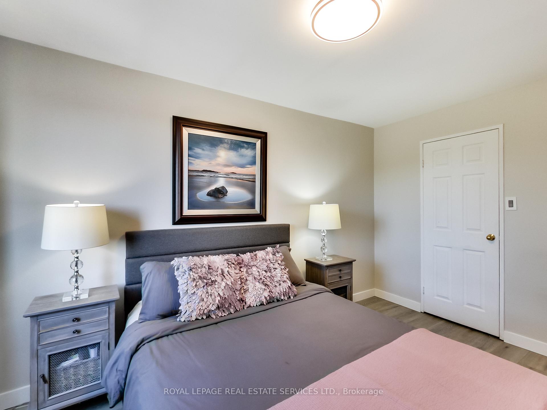 3 Bedrooms Condo at 1008 Falgarwood,  Oakville For sale