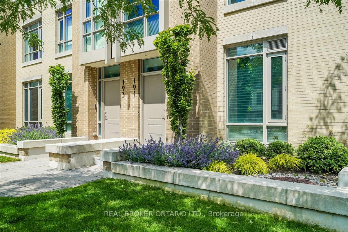 3 Bedrooms Condo at 191 Duplex, Toronto For sale