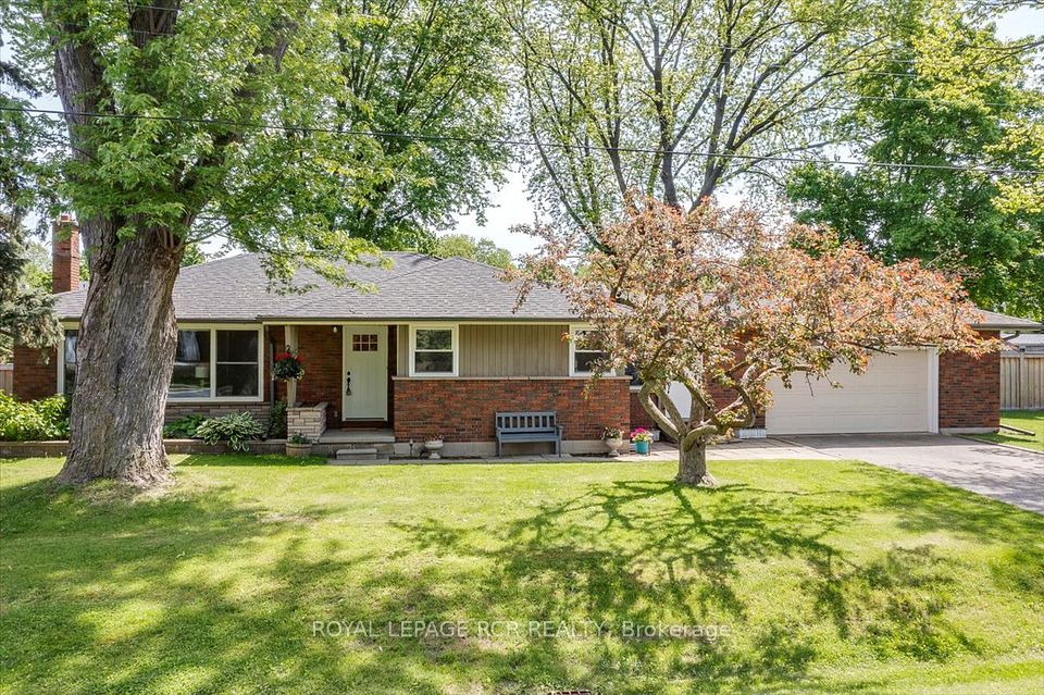 27 Victory Drive, East Gwillimbury, ON L0G 1M0
