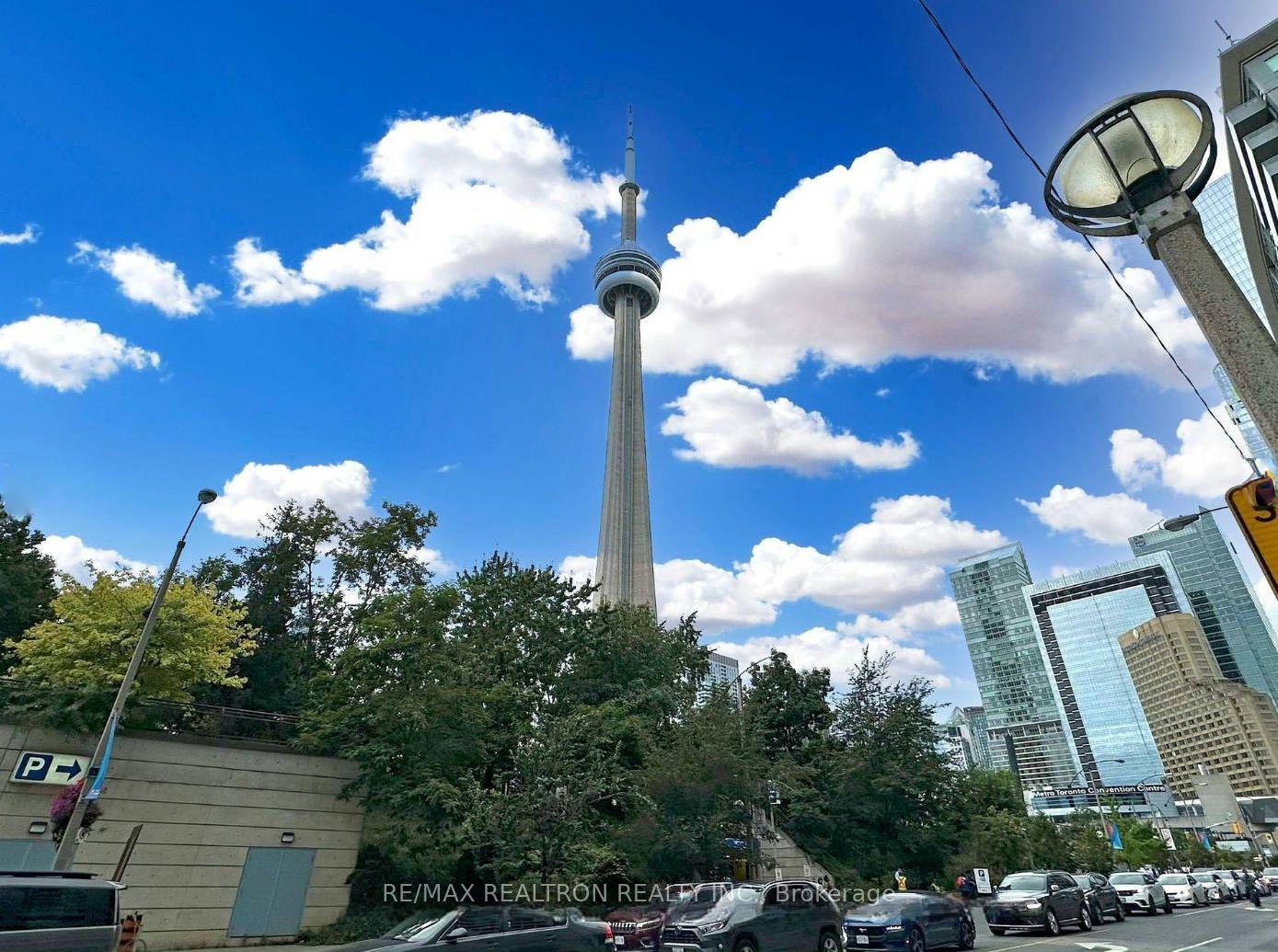 2 Bedrooms Condo at 25 Lower Simcoe, Toronto For sale
