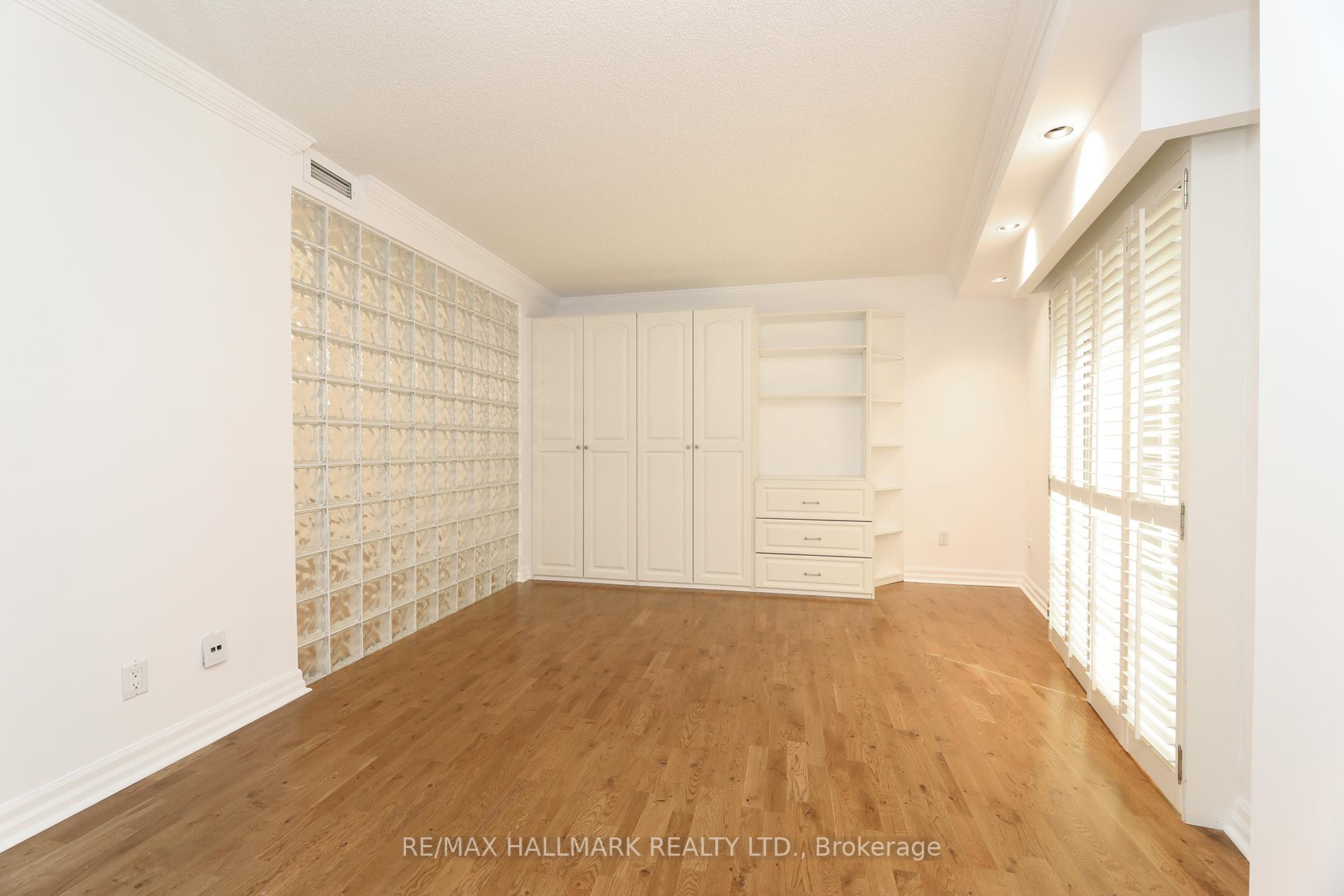 2 Bedrooms Condo at 2727 Yonge, Toronto For sale