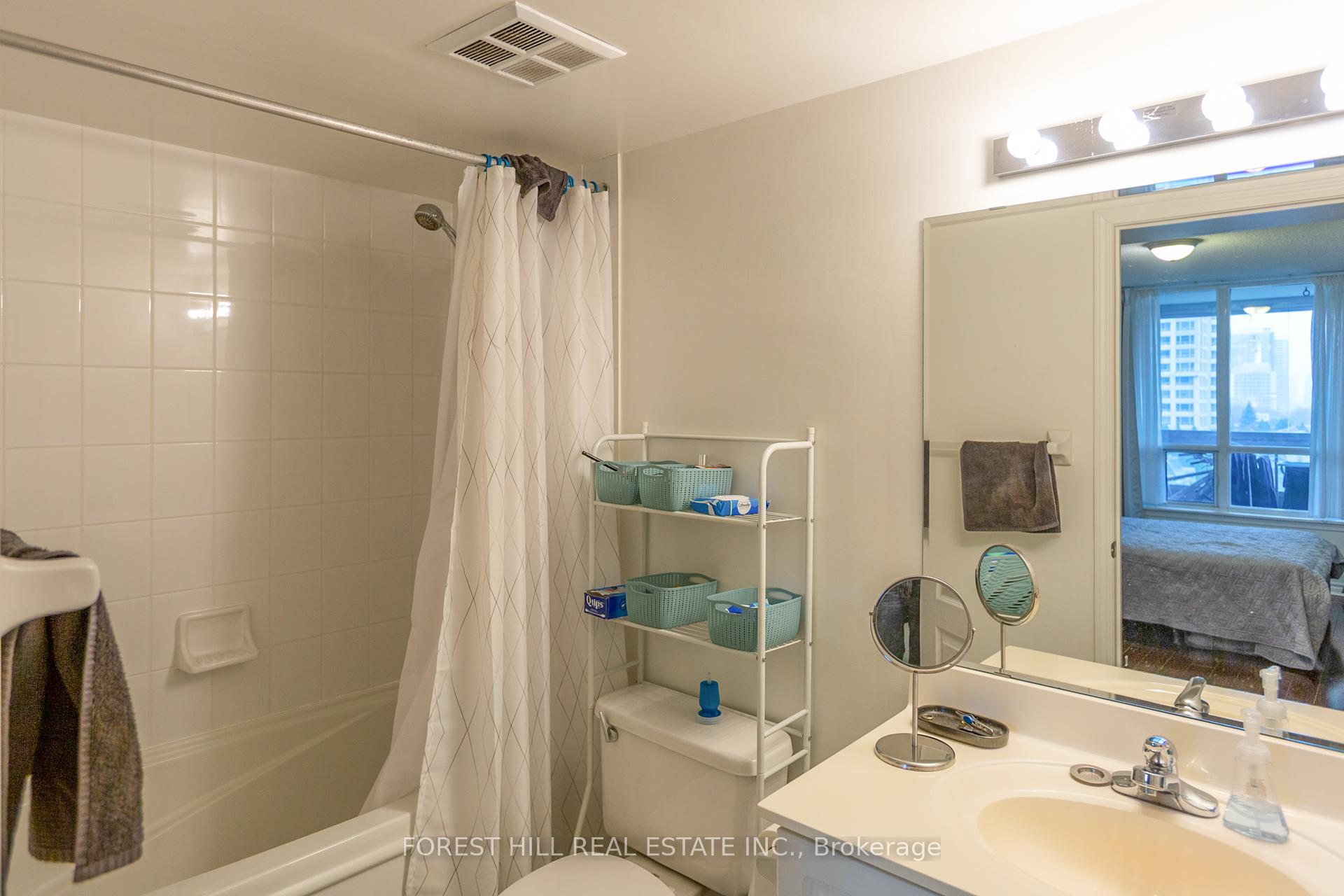 2 Bedrooms Condo at 17 Barberry, Toronto For sale