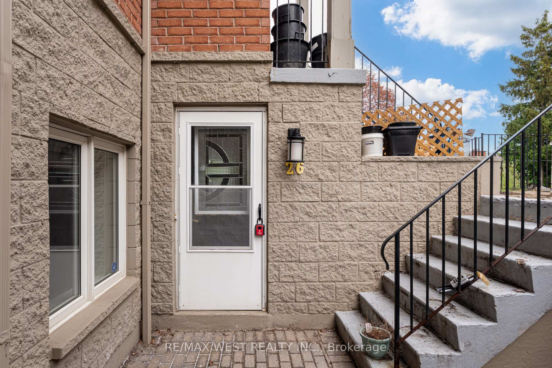2 Bedrooms Condo at 901 Kennedy, Toronto For sale