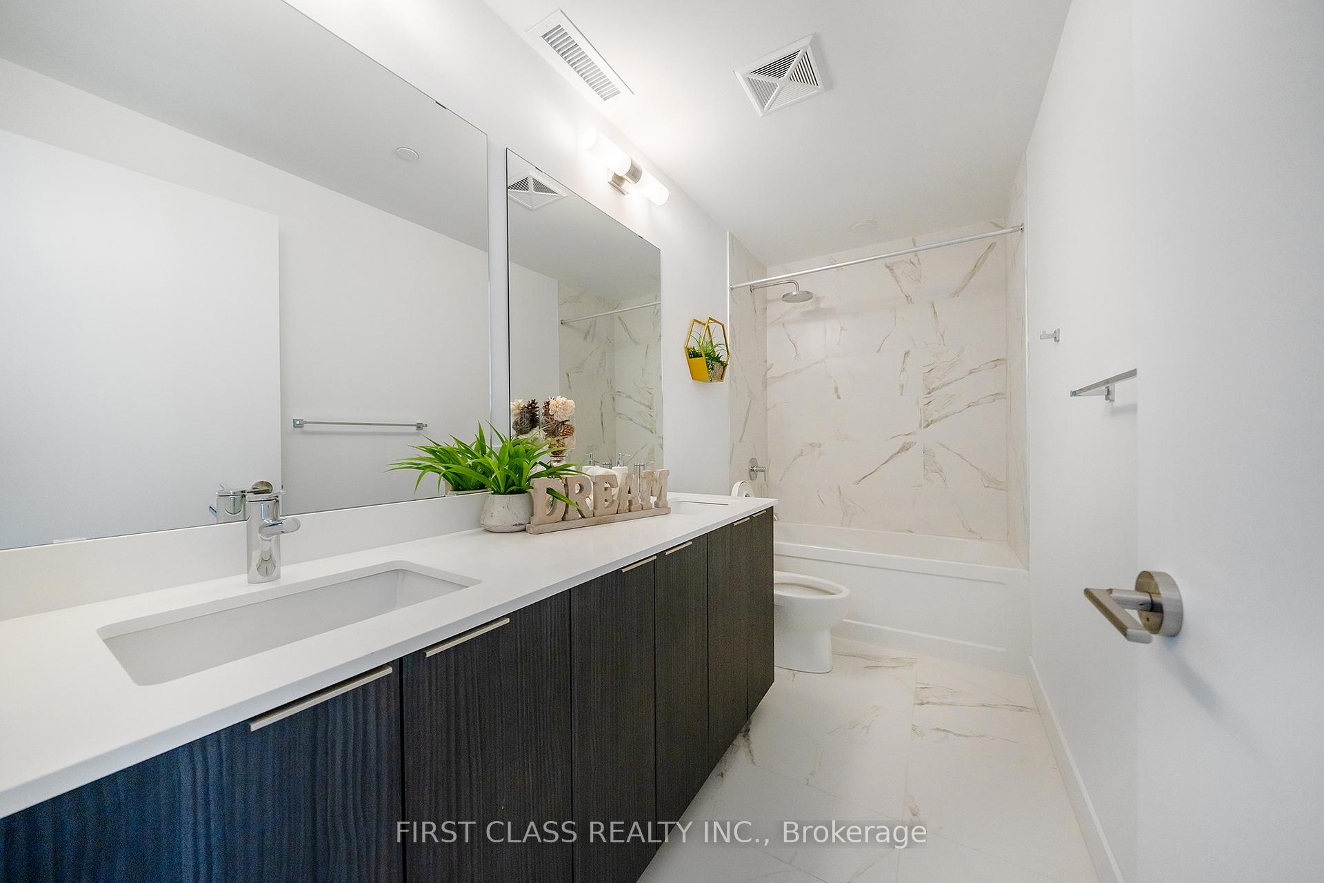 3 Bedrooms Condo at 8 Olympic Gdn, Toronto For sale