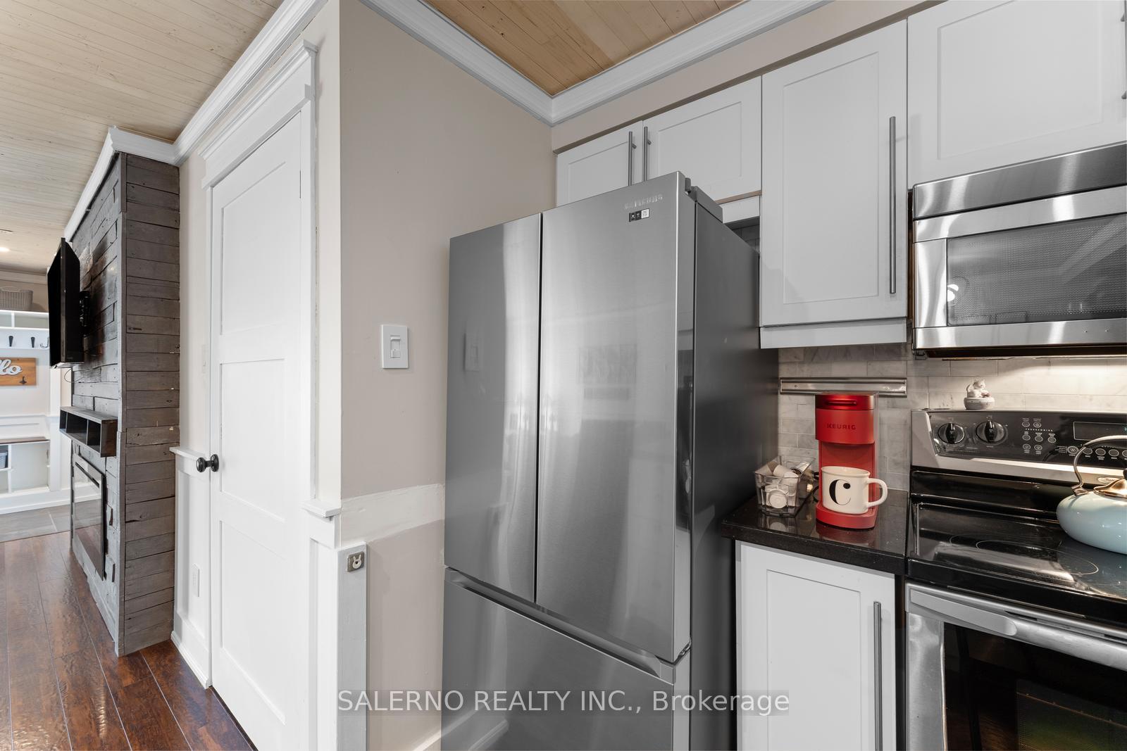3 Bedrooms Condo at 1701 Lampman, Burlington For sale