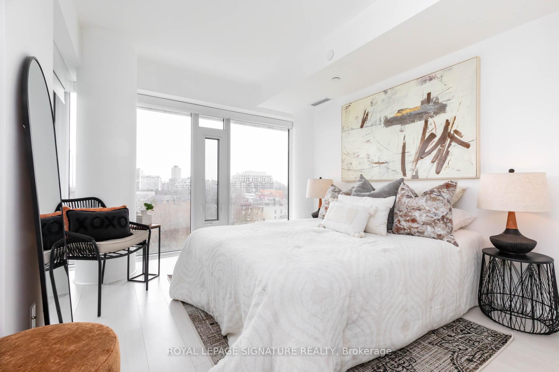 2 Bedrooms Condo at 8 Hillsdale, Toronto For sale