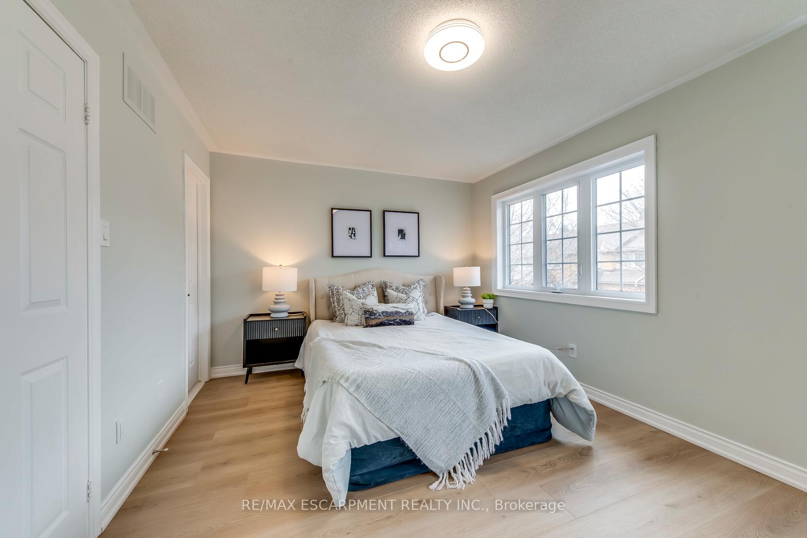 3 Bedrooms Condo at 2880 Headon Forest,  Burlington For sale
