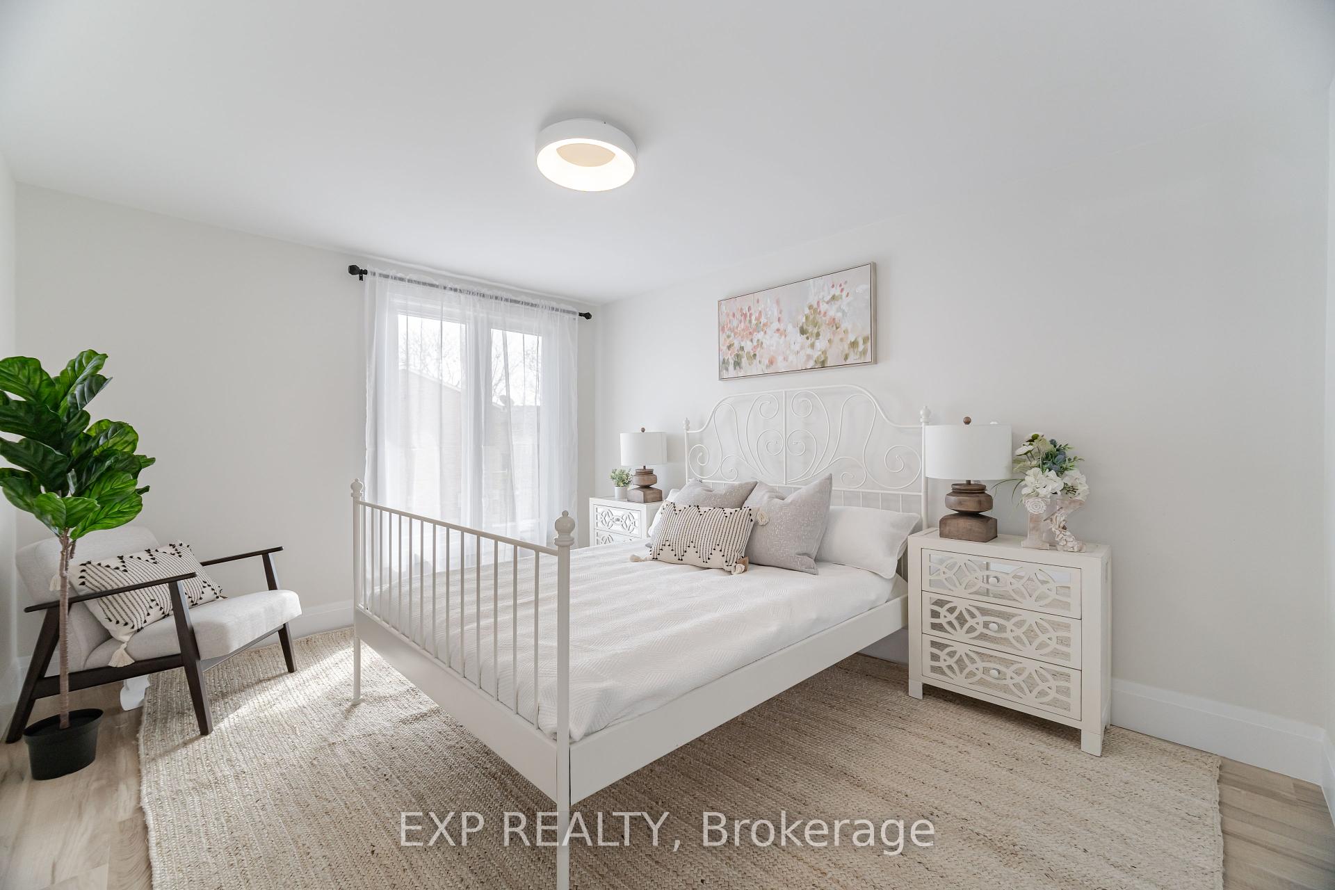 3 Bedrooms Condo at 120 Quigley,  Hamilton For sale