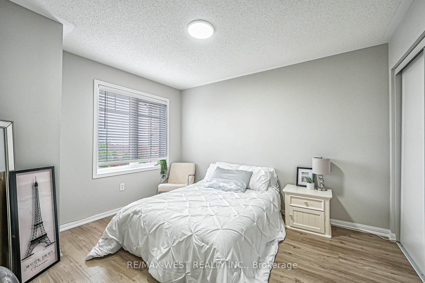 3 Bedrooms Condo at 3050 Rotary, Burlington For sale