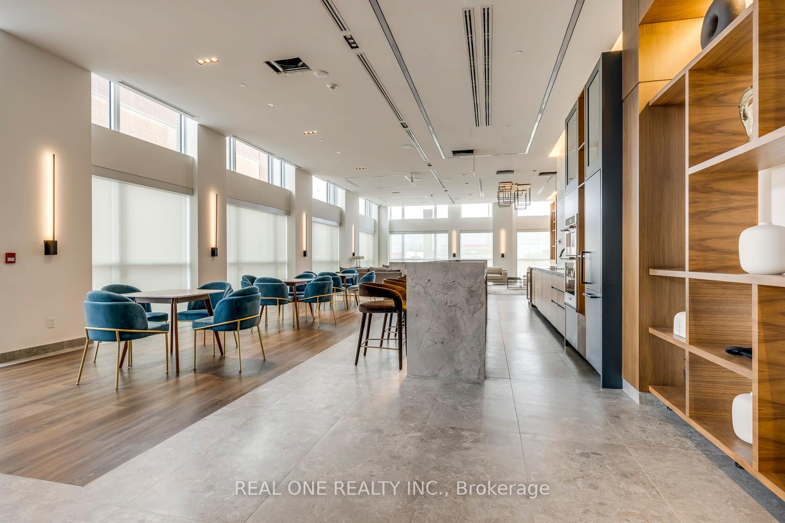 3 Bedrooms Condo at 509 Dundas, Oakville For sale