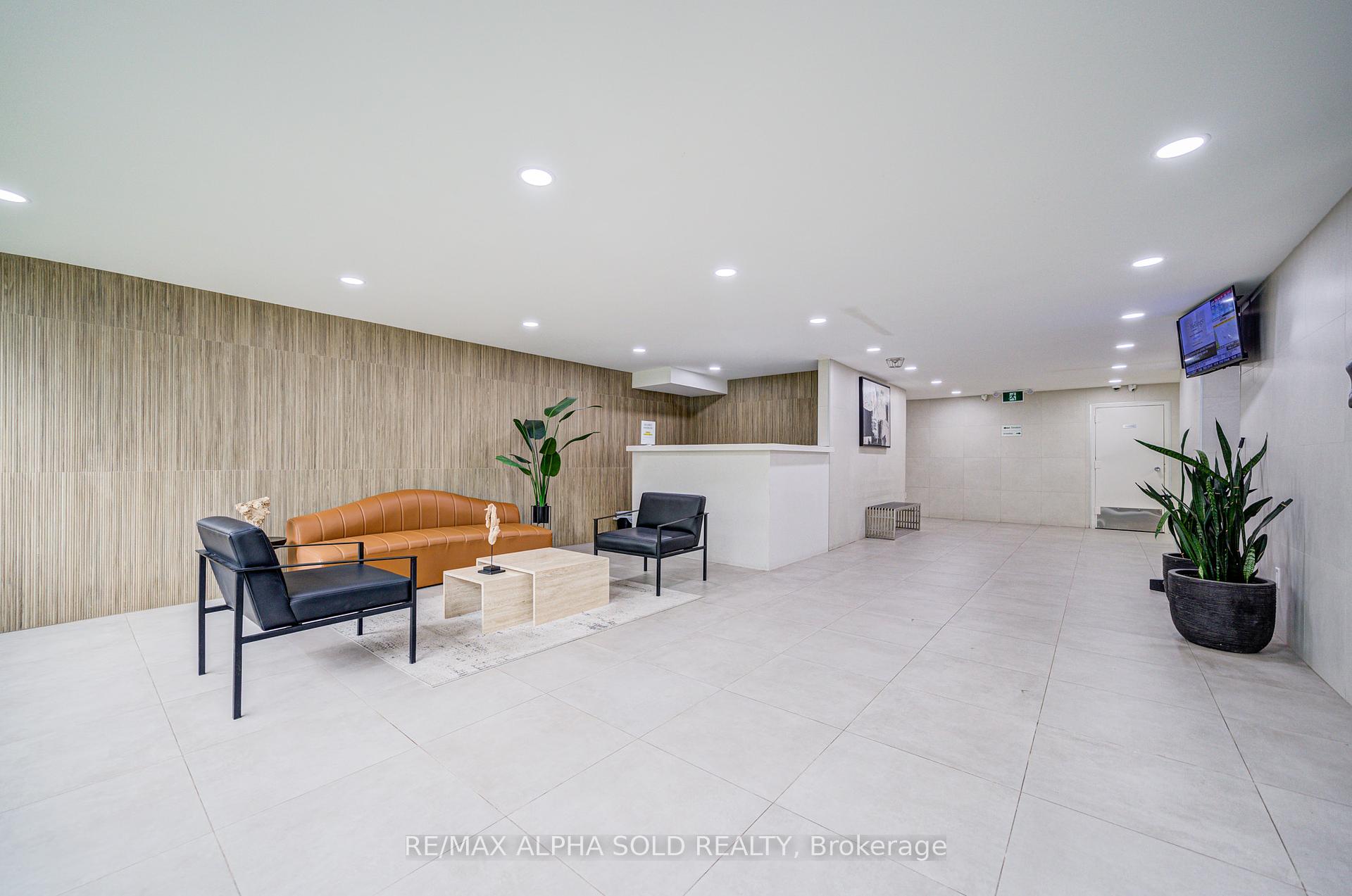 3 Bedrooms Condo at 100 Echo Point, Toronto For sale