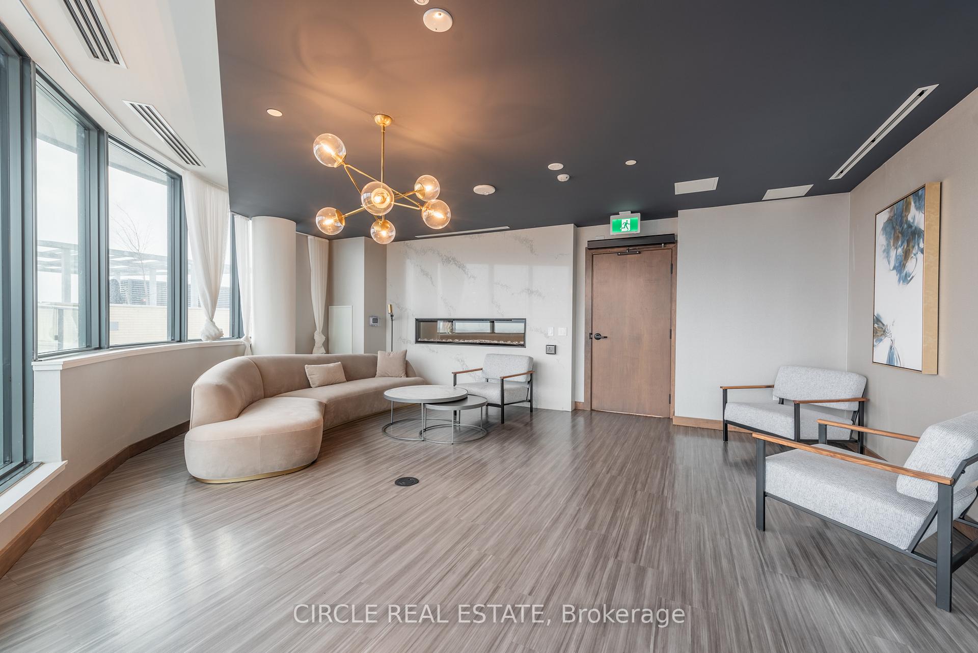 2 Bedrooms Condo at 120 Eagle Rock,  Vaughan For sale