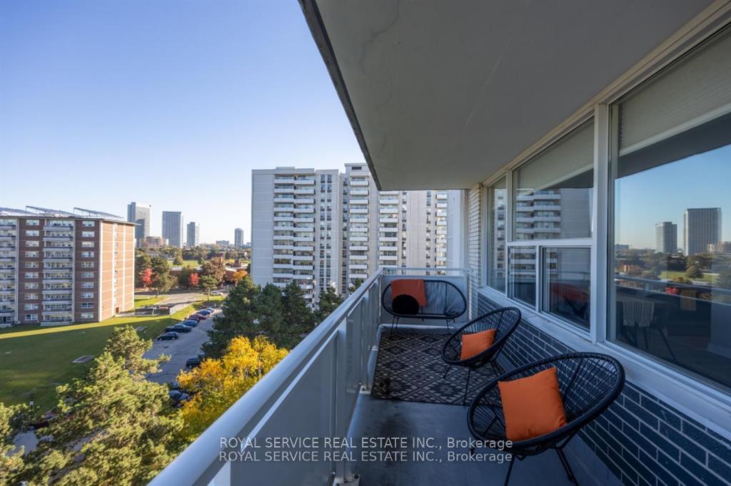 1 Bedroom Condo at 10 Parkway Forest,  Toronto For sale
