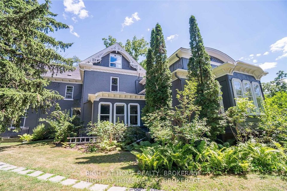 164 Trafalgar