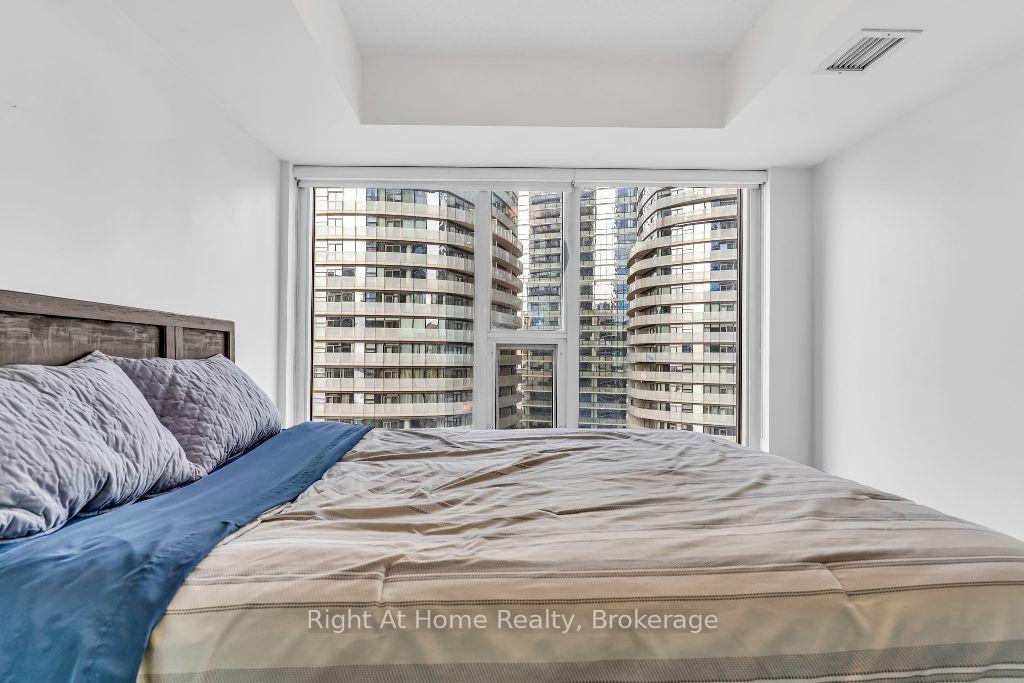 1 Bedroom Condo at 10 York,  Toronto For sale