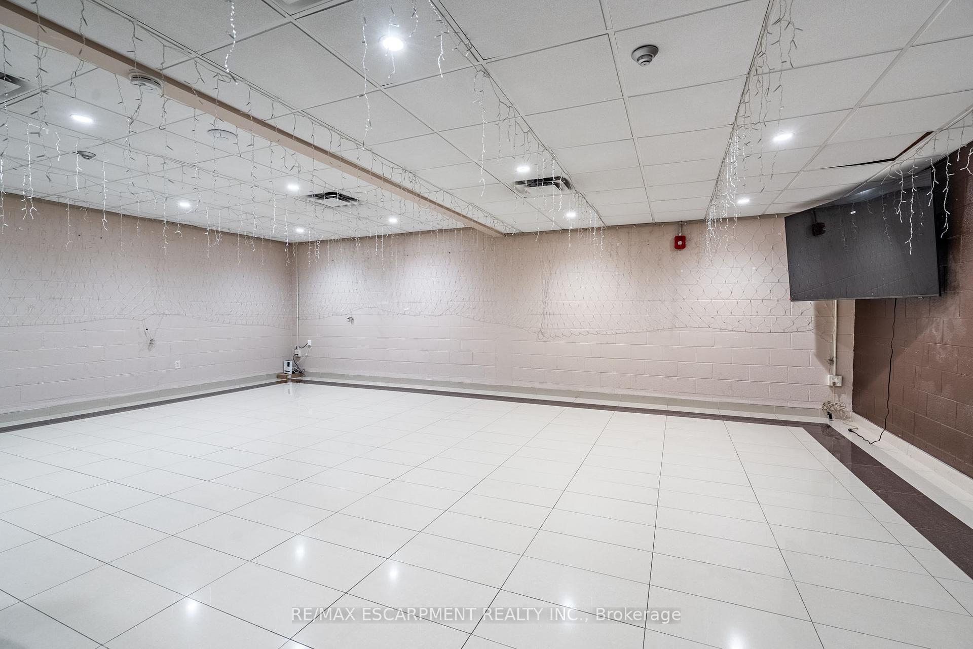 2 Bedrooms Condo at 530 Lolita, Mississauga For sale