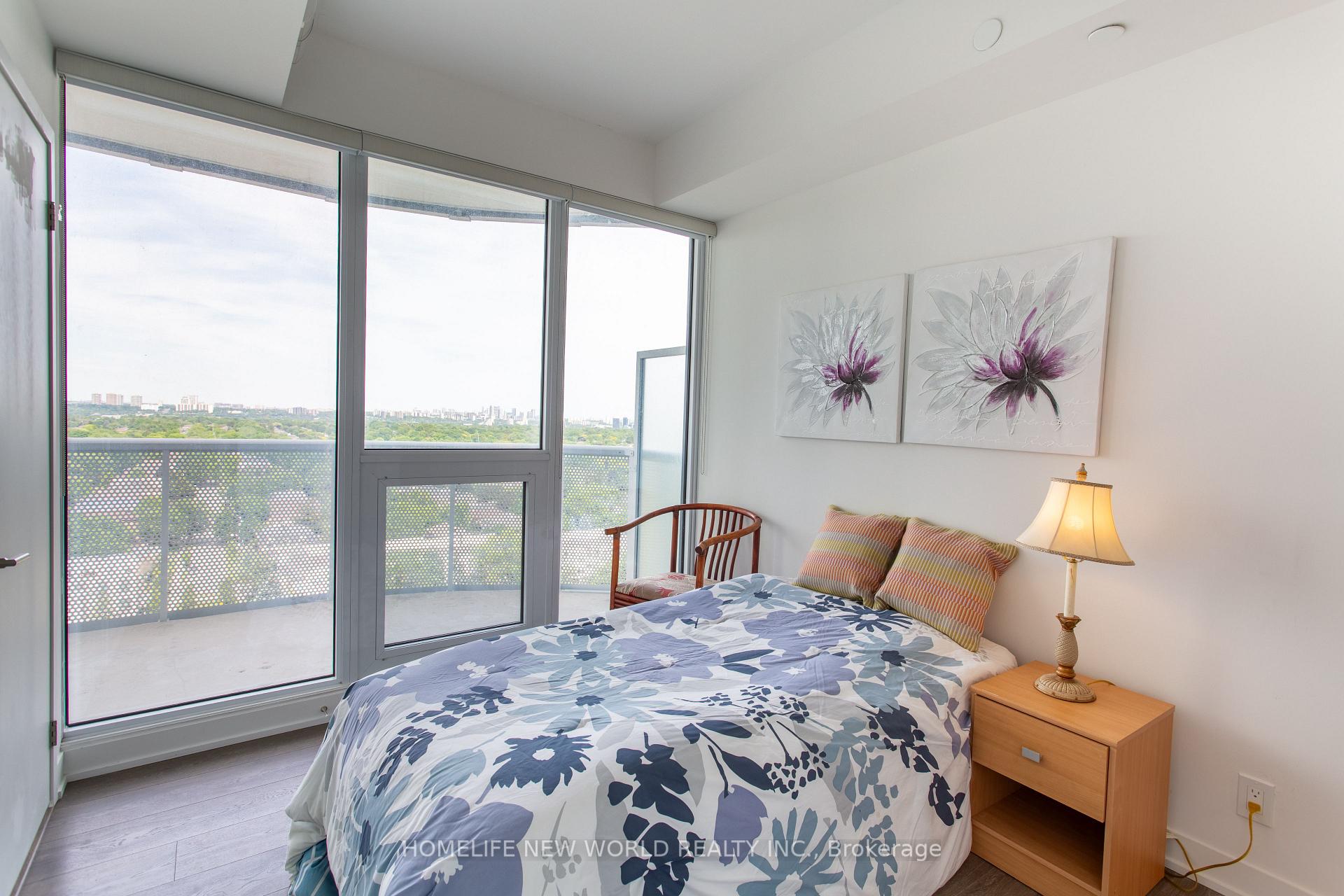 2 Bedrooms Condo at 15 Holmes, Toronto For sale