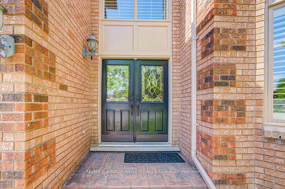 1292 Grainer Court, Oakville, ON L6M 3A5