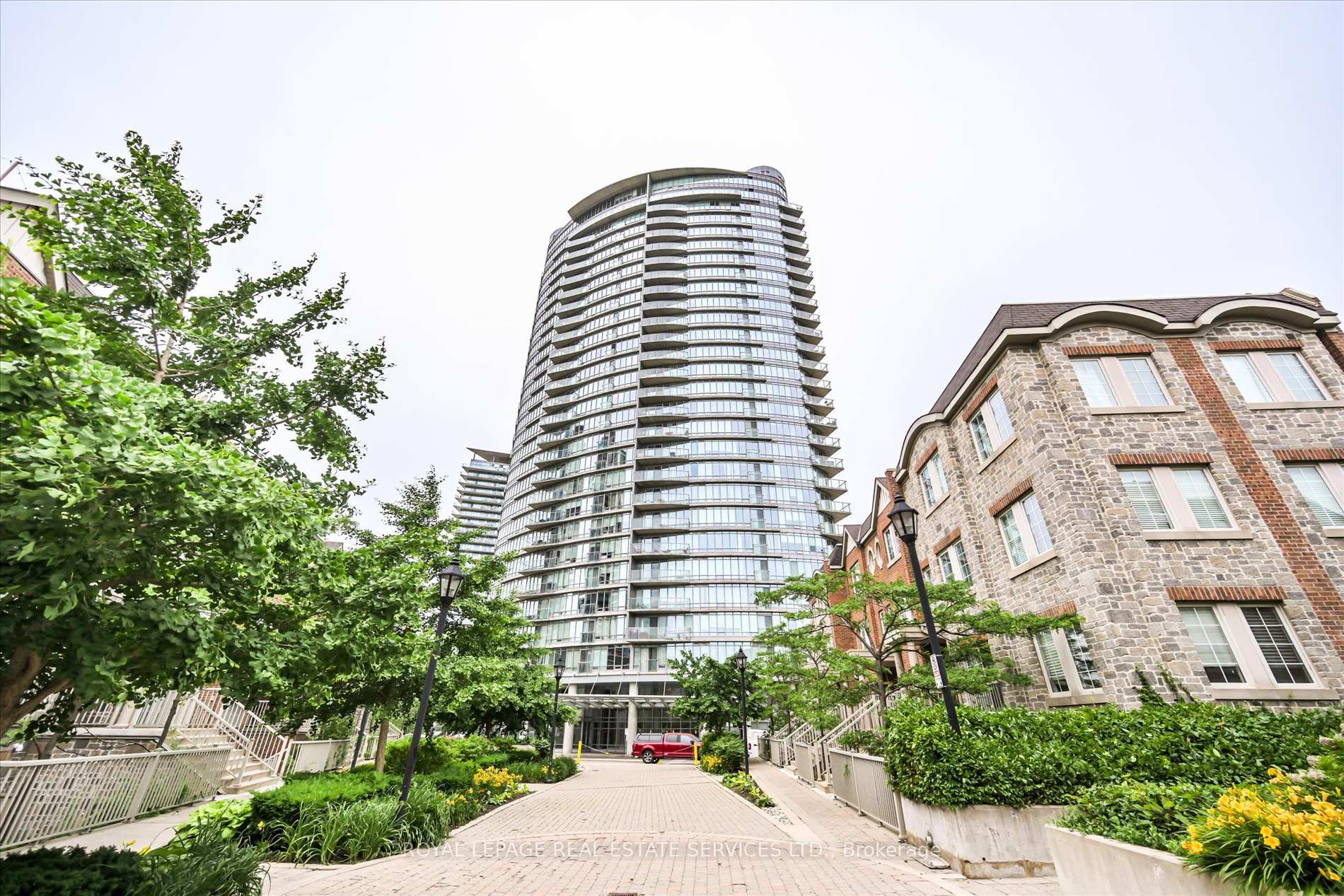 1 Bedroom Condo at 15 Windermere,  Toronto For sale