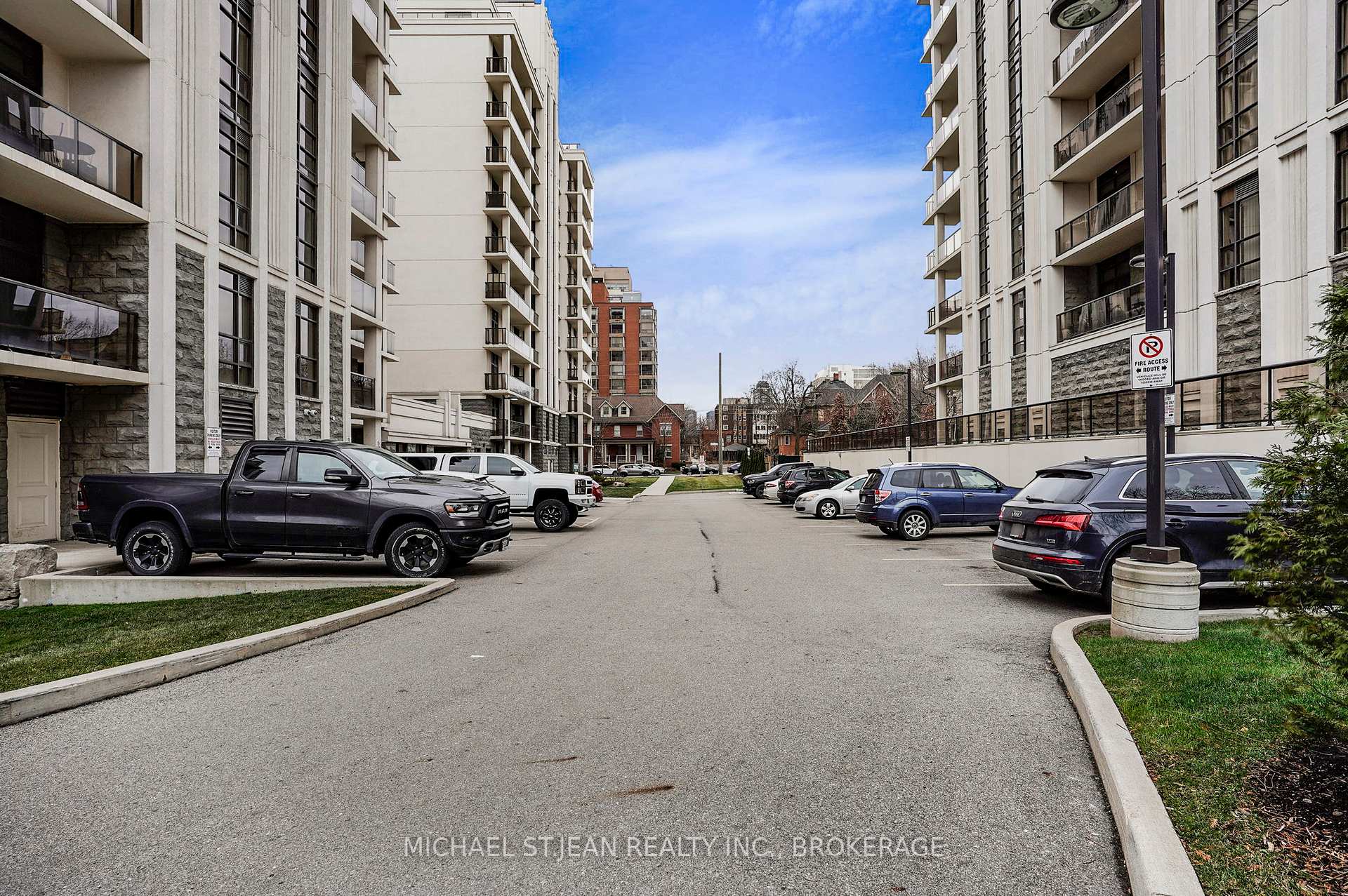 1 Bedroom Condo at 85 Robinson,  Hamilton For sale