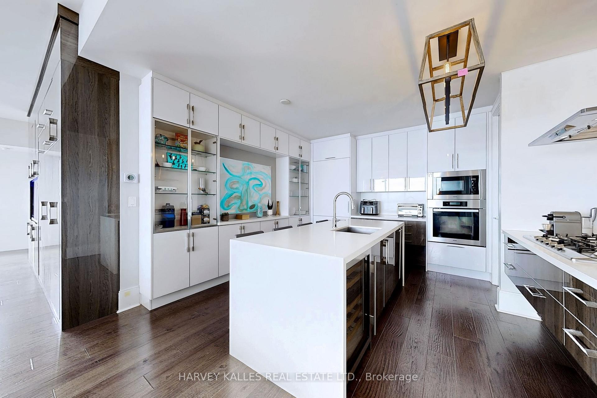 29 Queens Quay N/A E 1006