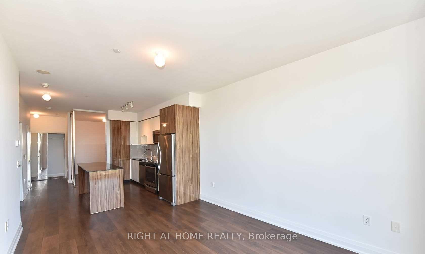 2 Bedrooms Condo at 9 Valhalla Inn, Toronto For sale