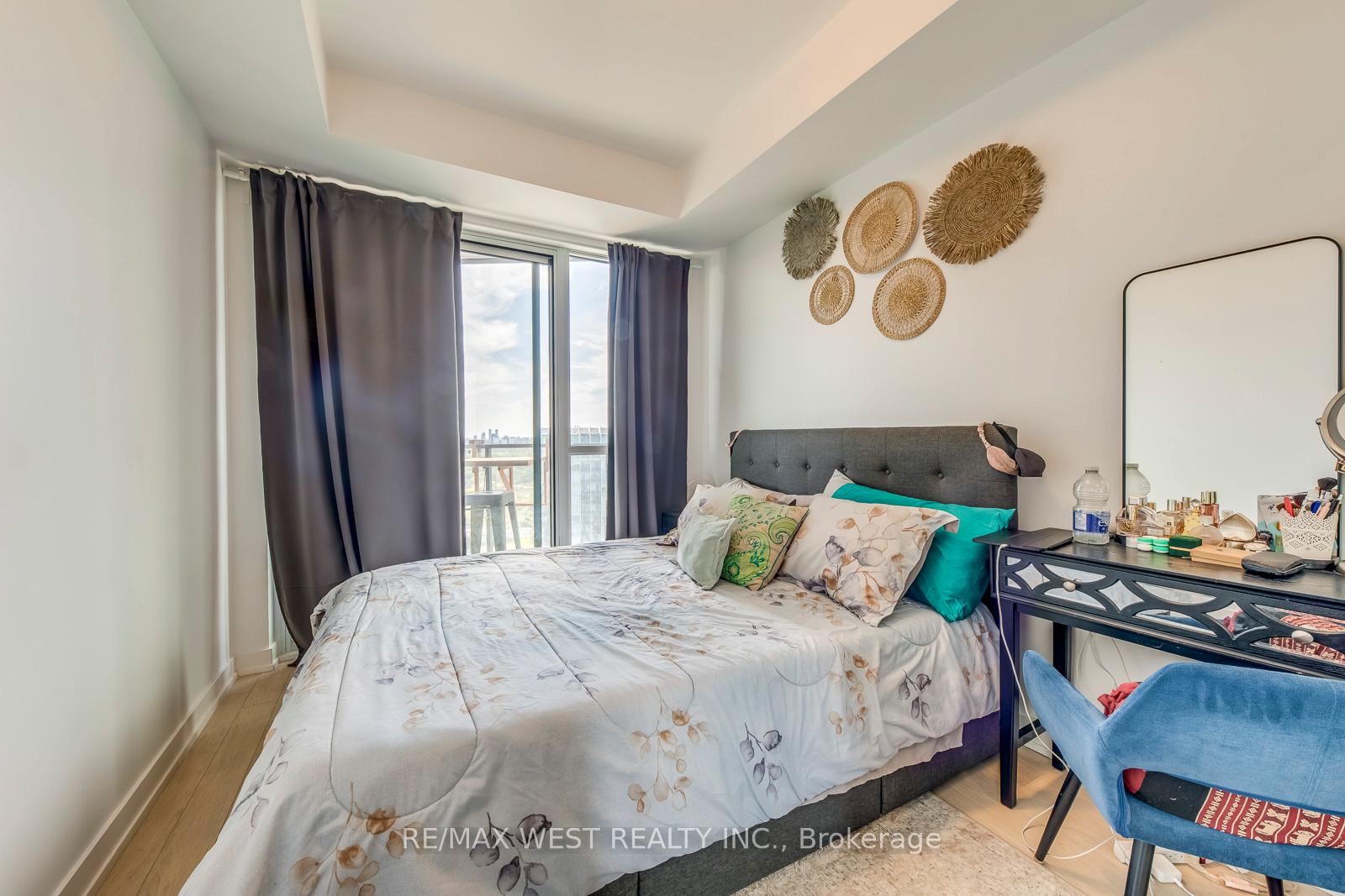 1 Bedroom Condo at 10 Park Lawn, Toronto For sale