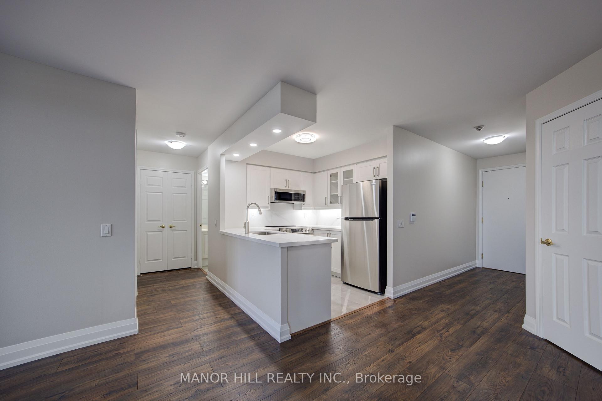 2 Bedrooms Condo at 35 Kingsbridge Garden,  Mississauga For sale
