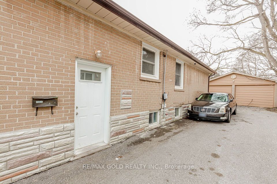 66 Corby Crescent, Brampton, ON L6Y 1H1