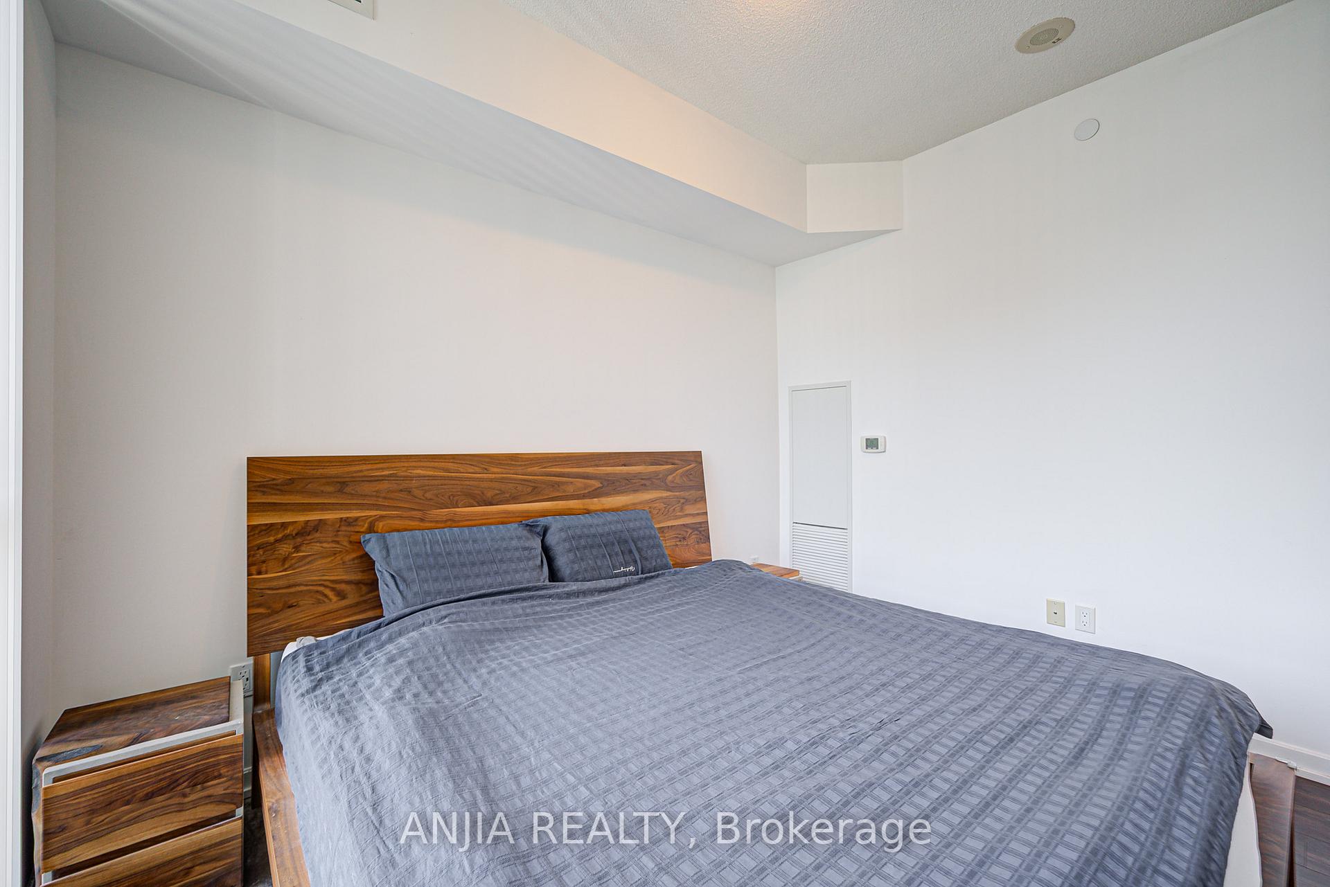 2 Bedrooms Condo at 50 Forest Manor, Toronto For sale