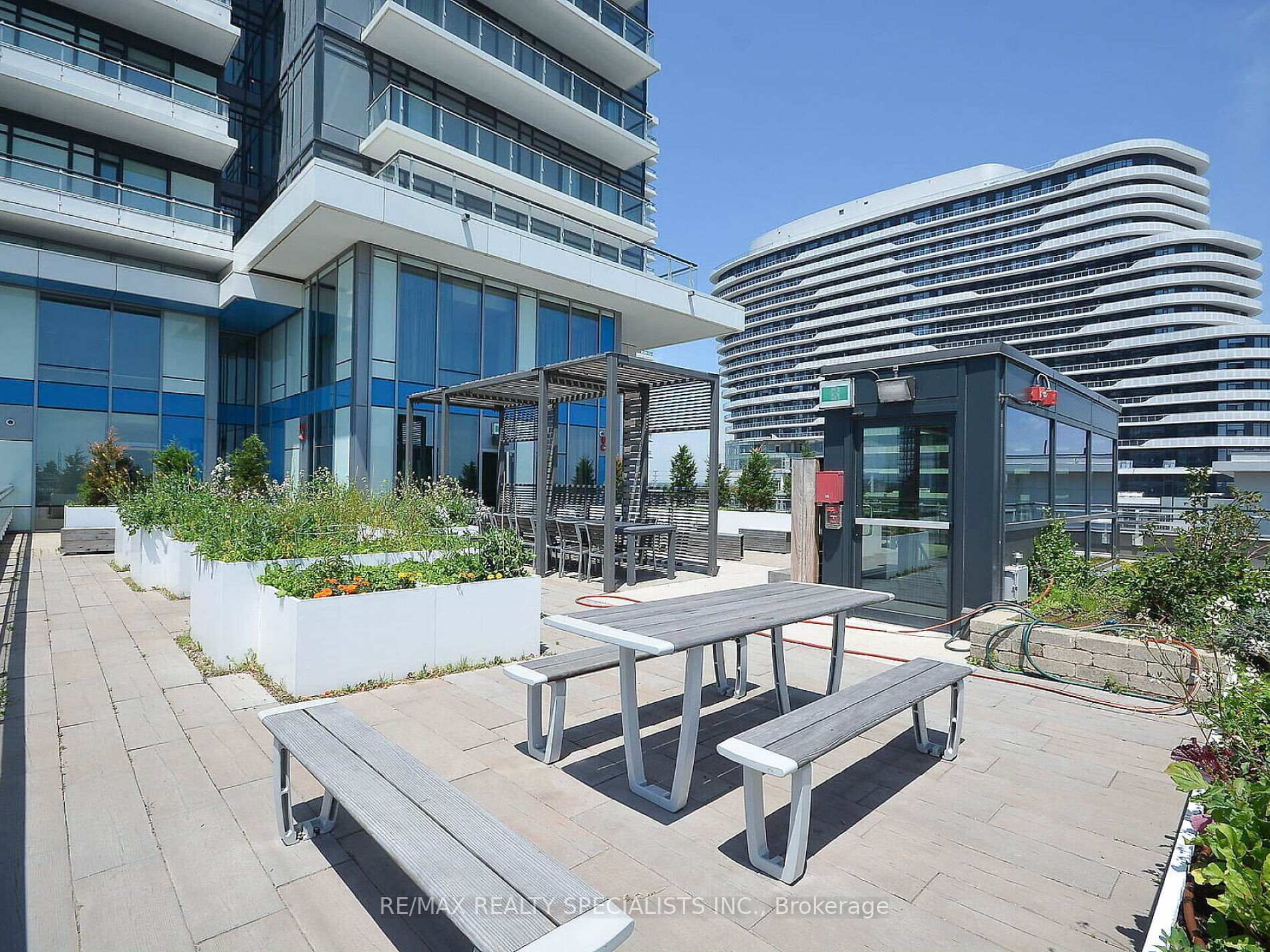 2 Bedrooms Condo at 2560 Eglinton, Mississauga For sale