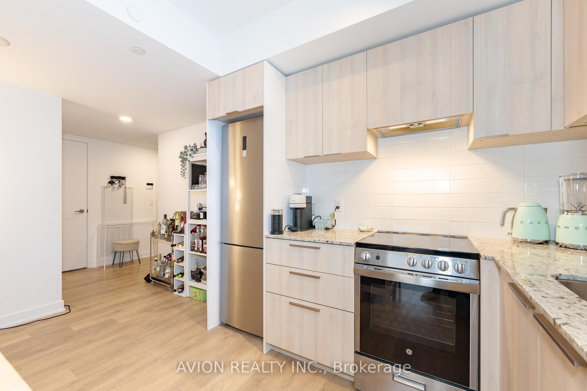 3 Bedrooms Condo at 501 yonge, Toronto For sale