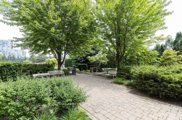 2 Bedrooms Condo at 300 Webb, Mississauga For sale