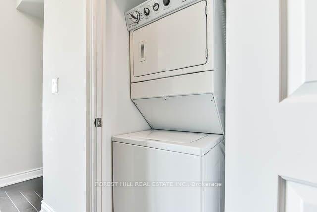 2 Bedrooms Condo at 10 Bloorview, Toronto For sale