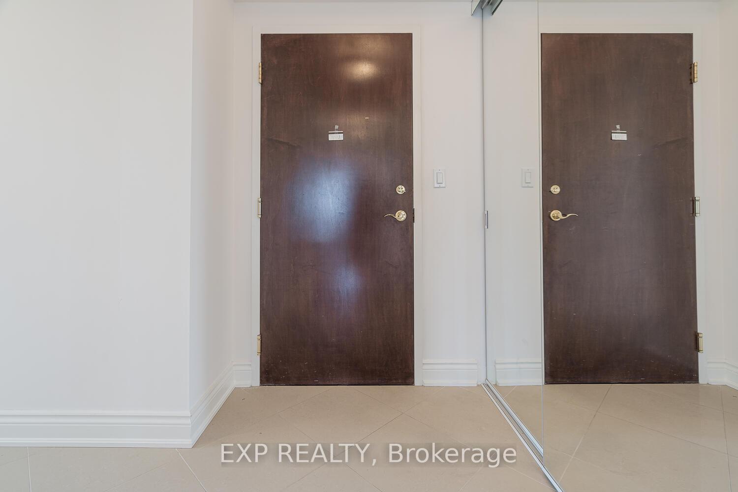 3 Bedrooms Condo at 88 Promenade, Vaughan For sale