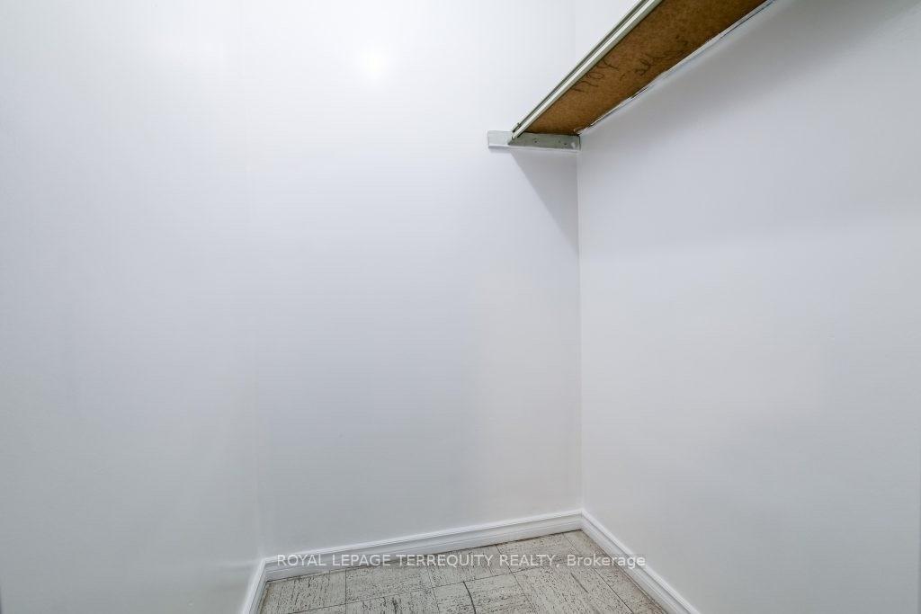 2 Bedrooms Condo at 5 Massey, Toronto For sale