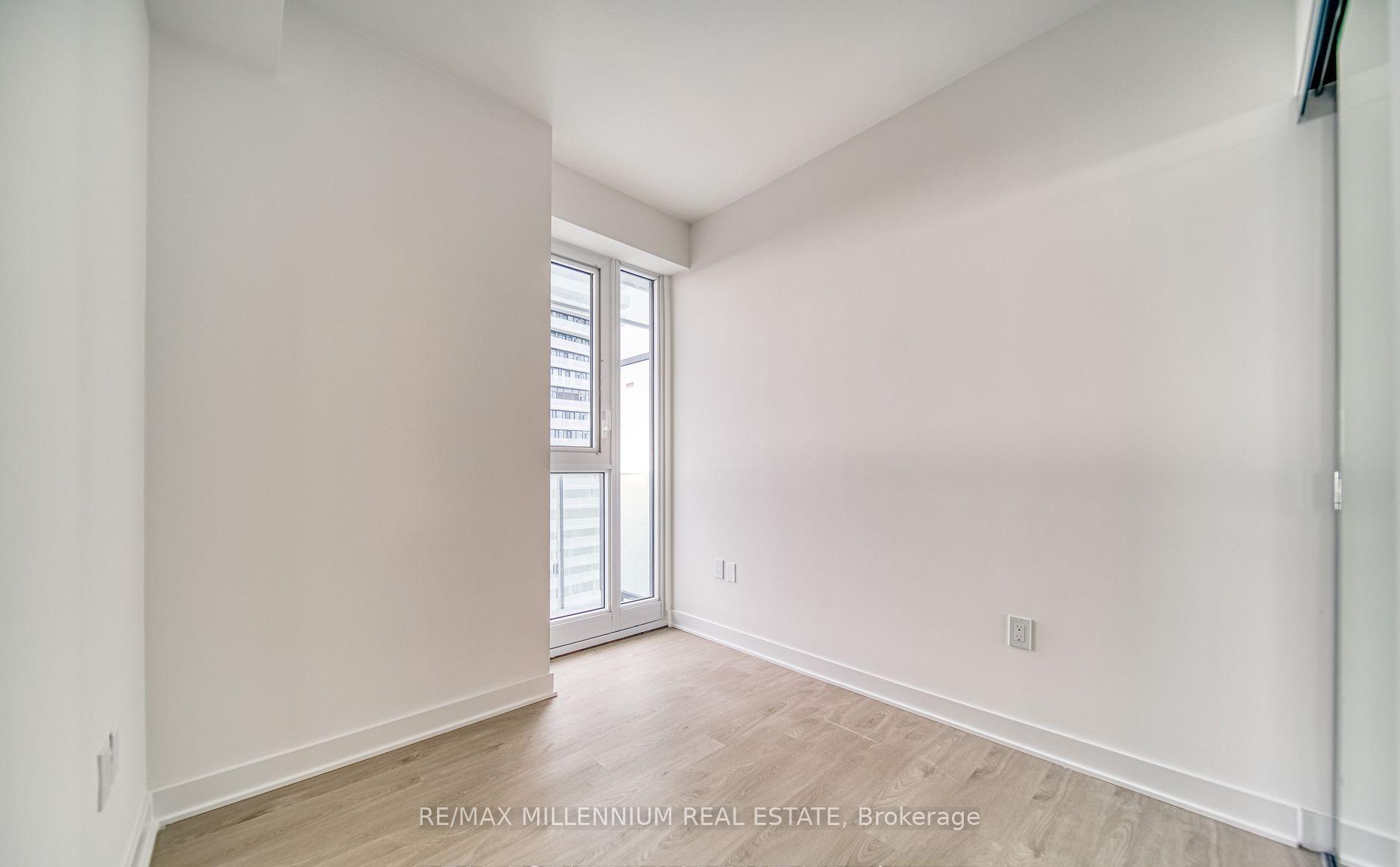2 Bedrooms Condo at 3900 Confederation, Mississauga For sale