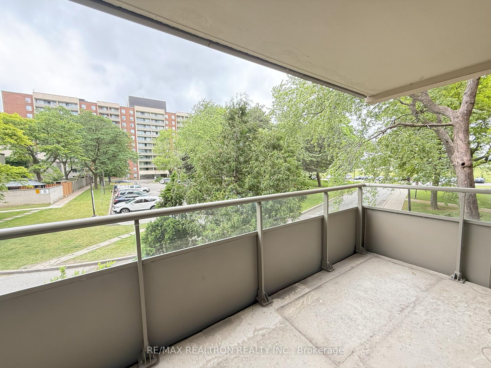 3 Bedrooms Condo at 1 Four Winds, Toronto For sale