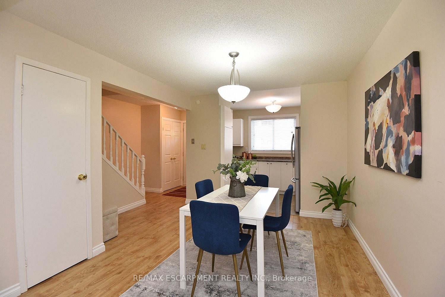 4 Bedrooms Condo at 250 Magnolia, Hamilton For sale