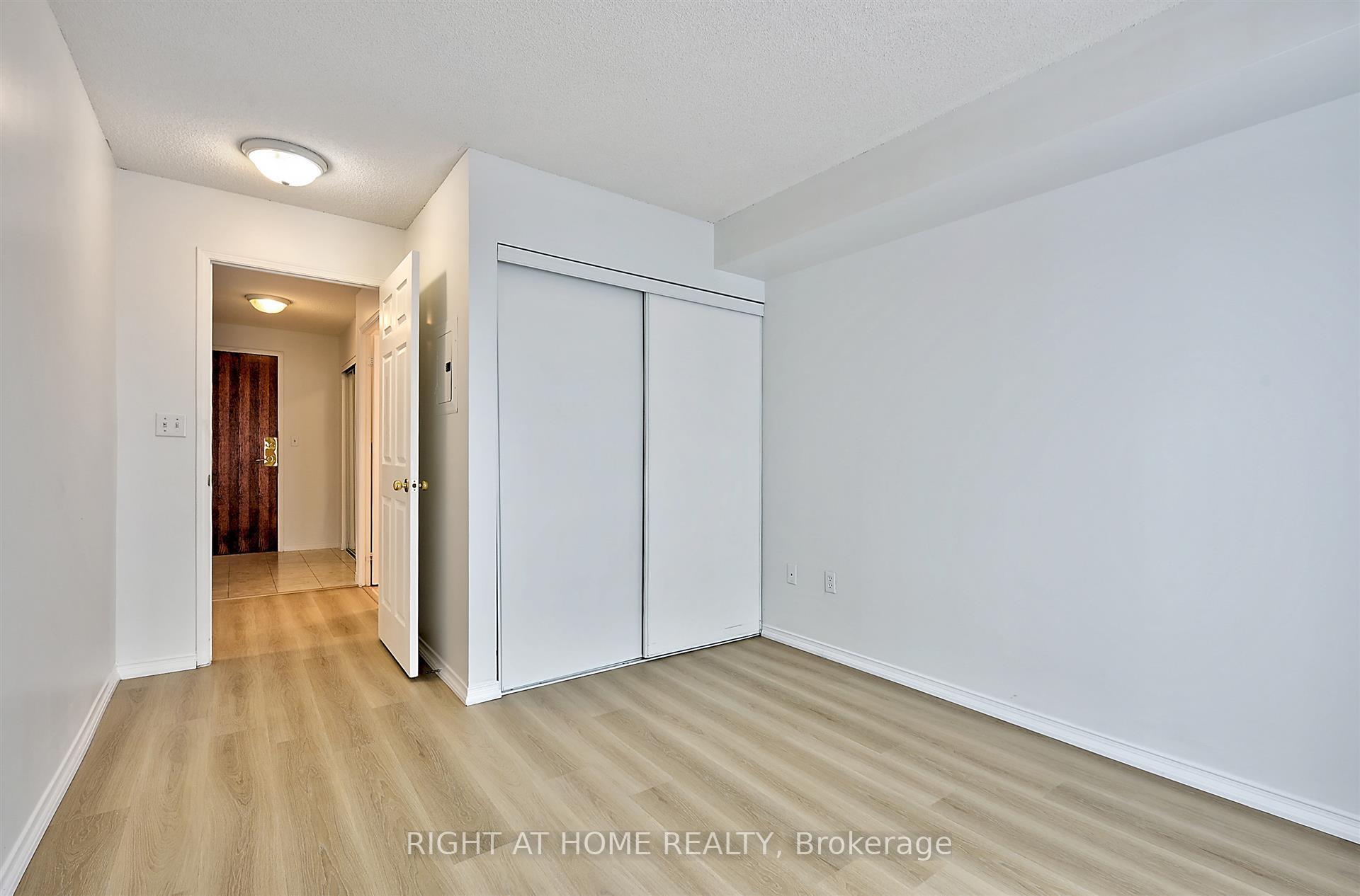 2 Bedrooms Condo at 1 Pemberton, Toronto For sale