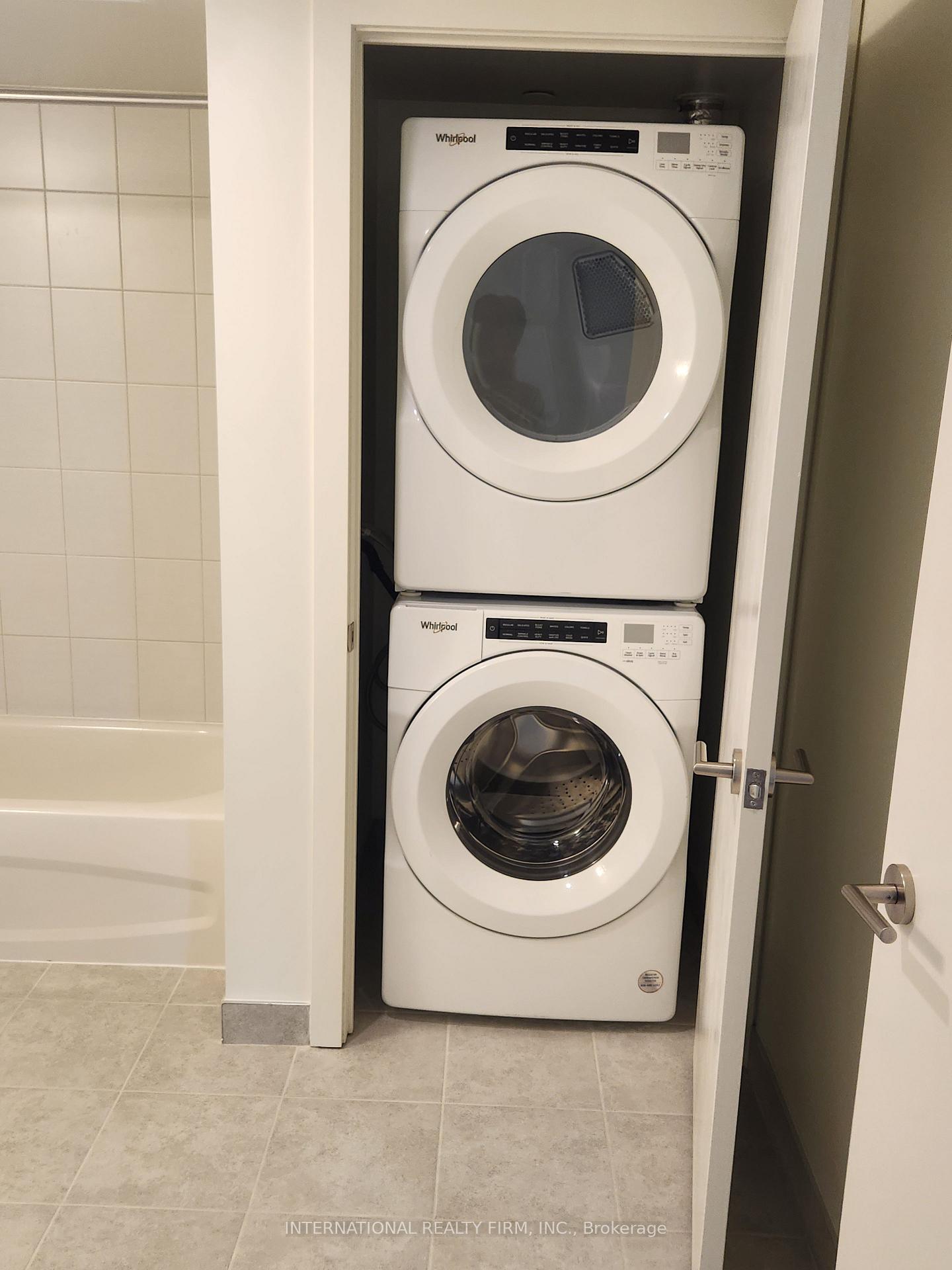 2 Bedrooms Condo at 10 Wilby, Toronto For sale