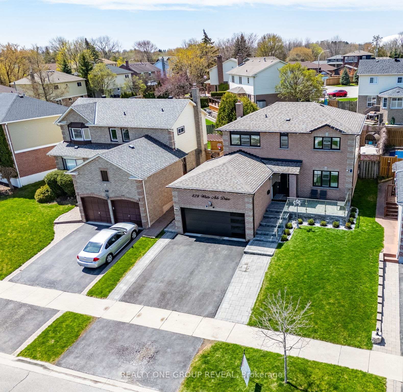 828 White Ash Drive, Whitby, ON L1N 6V6