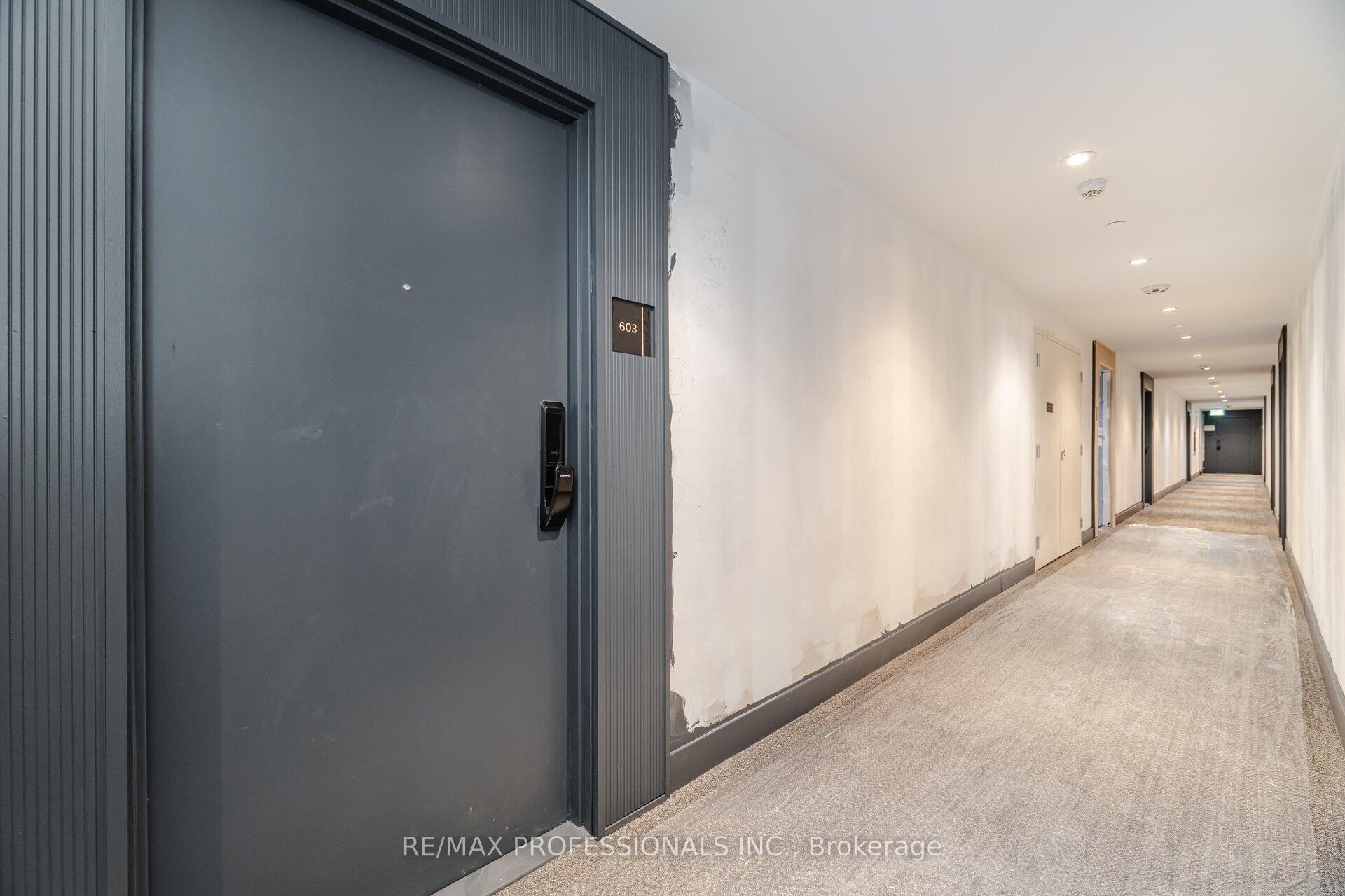 1 Bedroom Condo at 395 Dundas,  Oakville For sale