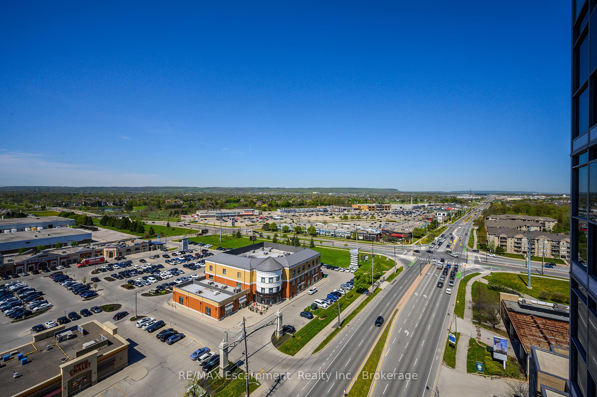 2 Bedrooms Condo at 1940 Ironstone, Burlington For sale