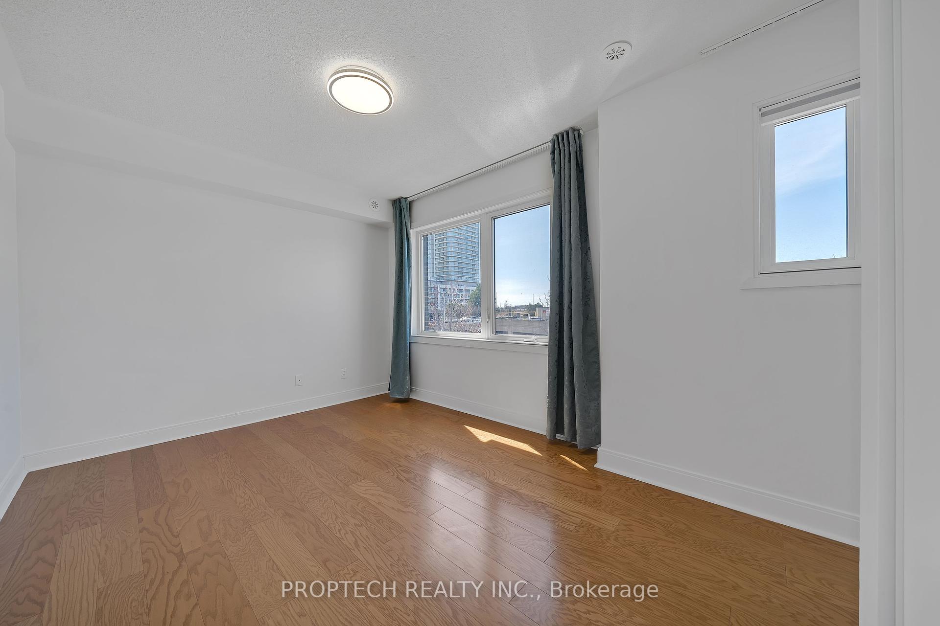 4 Bedrooms Condo at 295 Village Green,  Toronto For sale